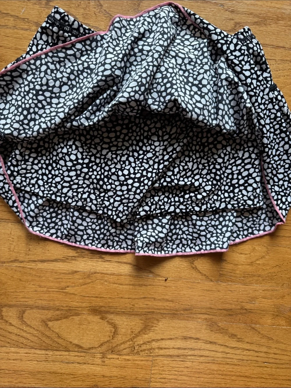 Coolibar Black and White Pebble Print Girls Skort size Small